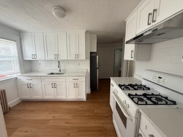 15 Station St, Quincy, MA 02169