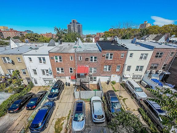2nd image of 6648 Booth St