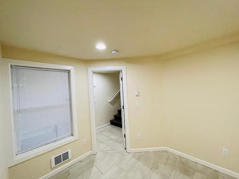 5790 Roosevelt Way NE — Photo 18