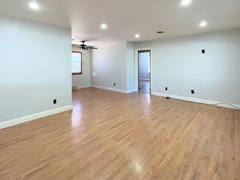 302 N Reno Ave — Photo 2
