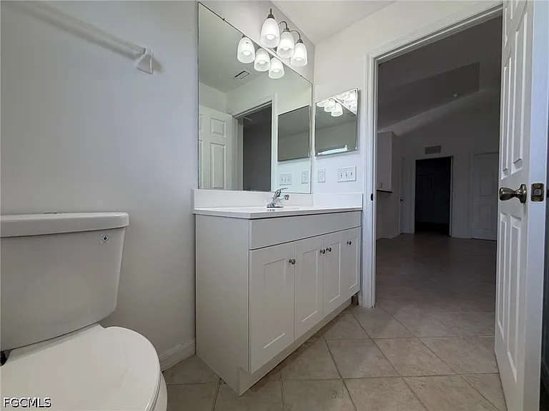 1424 NE 13th Pl — Photo 24
