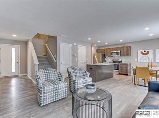 17014 Hawthorne Ave, Omaha, NE 68118