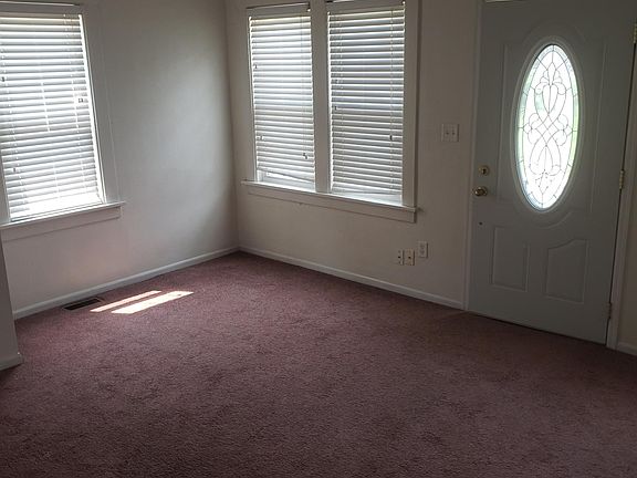 2nd image of 114 S Chicago Ave