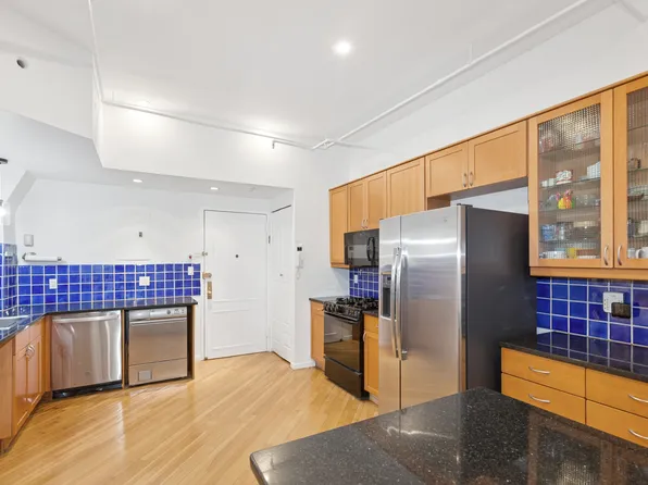 1200 Broadway image 3 of 10