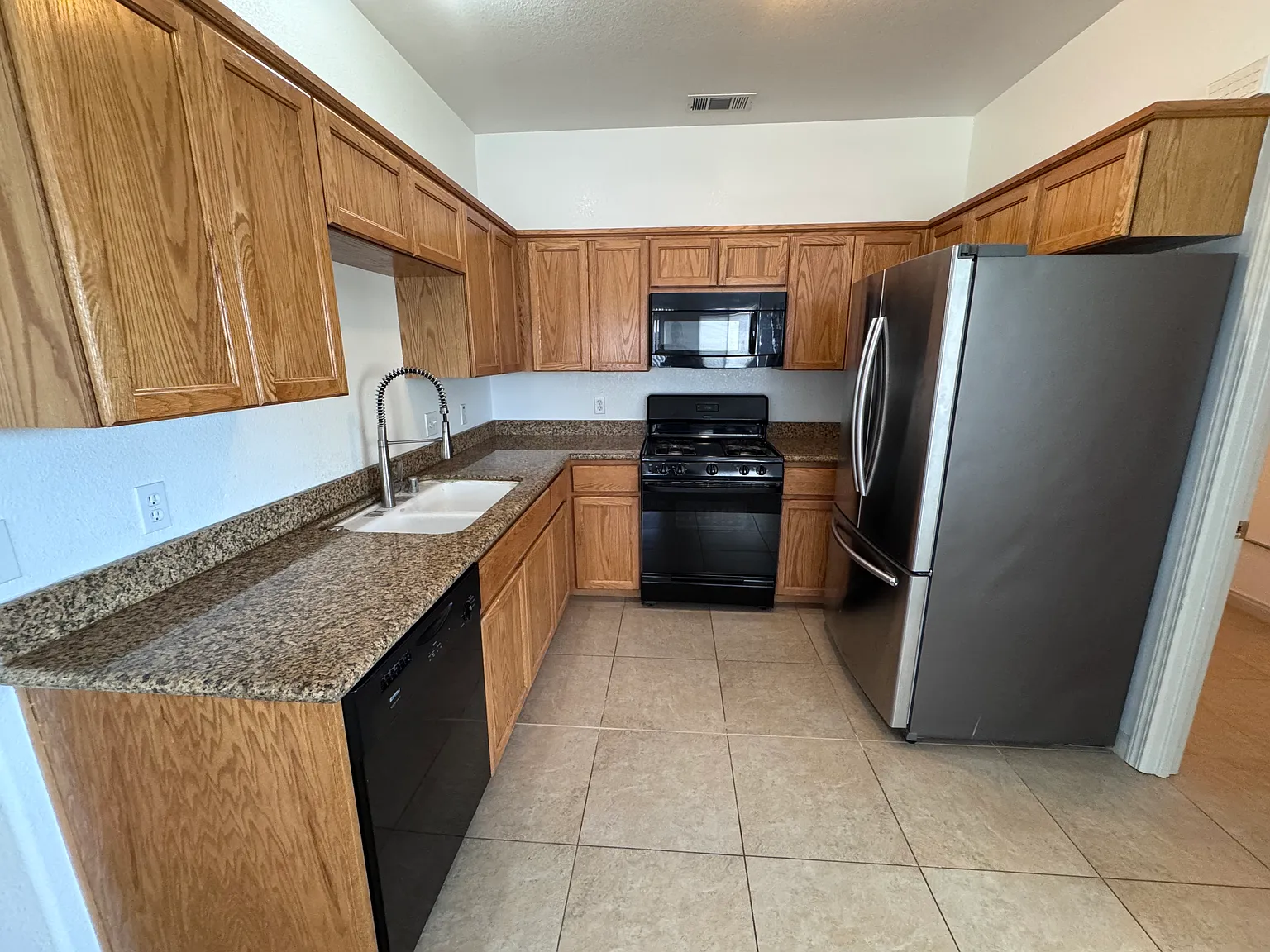 2 bed, 872 sqft, $1,495 — Photo 3