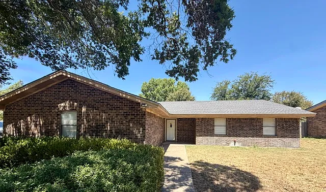 3 bed, 2176 sqft, $2,000 — Photo 1