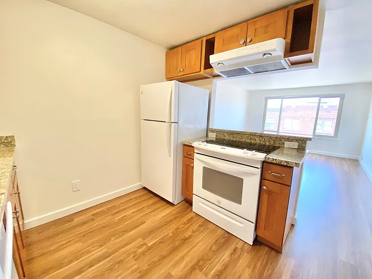 Summit Apartments — Photo 17