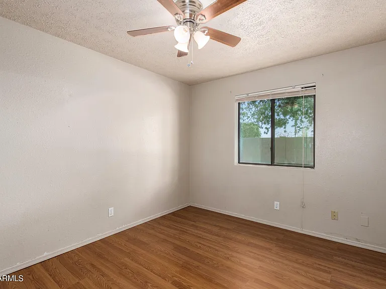 855 E Viola St — Photo 53