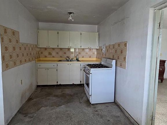 3rd image of 62 Criatobal Colon Br