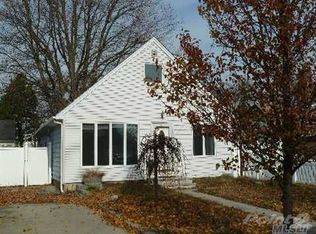 130 W Hampton Rd, Lindenhurst, NY 11757