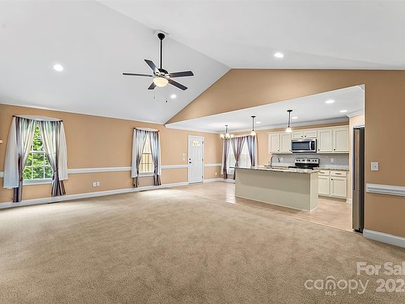 5th image of 4284 Pickering Dr