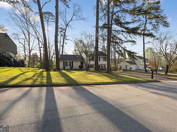 3rd image of 3798 Radcliffe Blvd