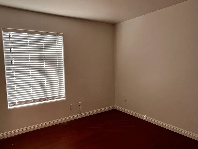 1233 Edinburg Ct — Photo 28
