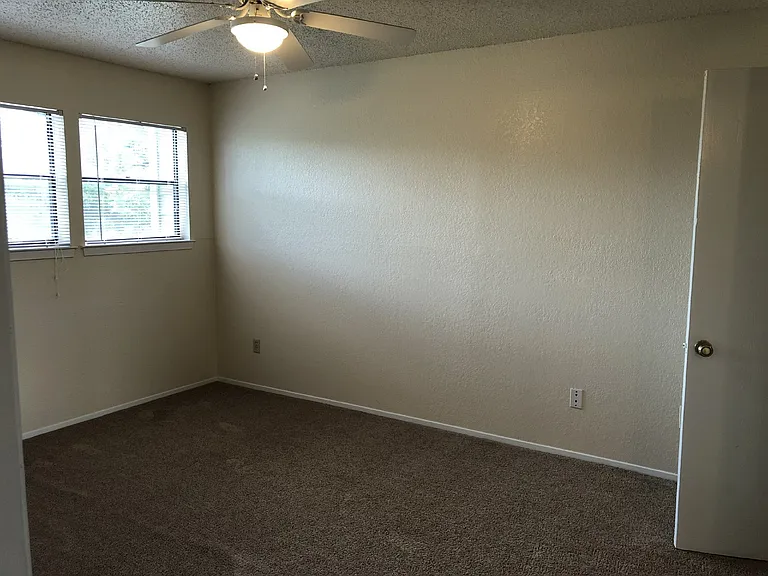 8300 Bradford Edward Cv #B — Photo 8