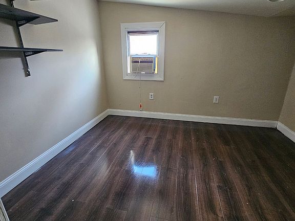 4th image of 853 Church St