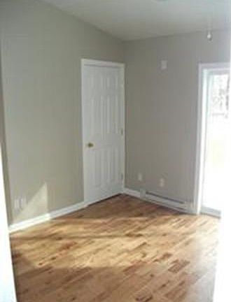 4th image of 384 Thacher St