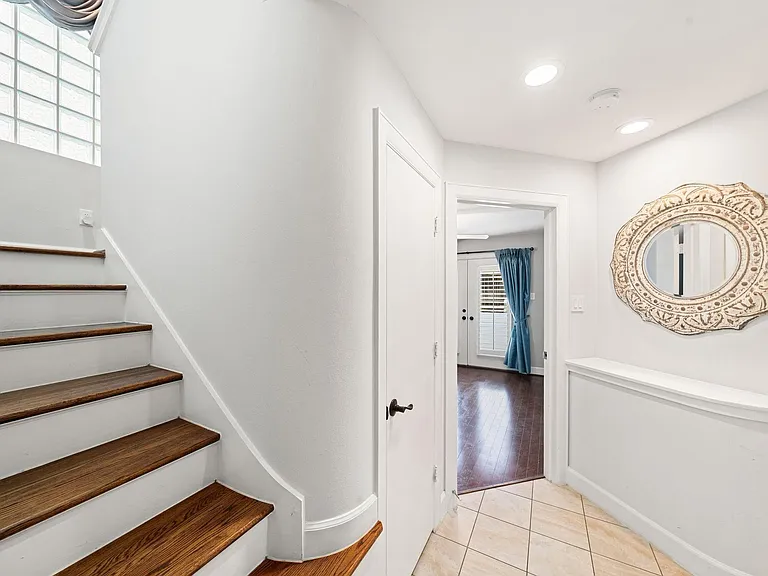 548 Westcross St — Photo 21