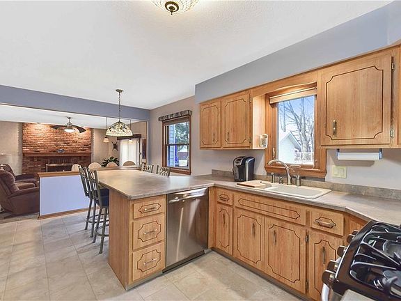 3rd image of 5646 S Park Blvd