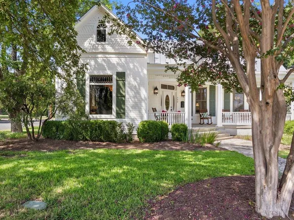 308 E Travis St, Fredericksburg, TX 78624