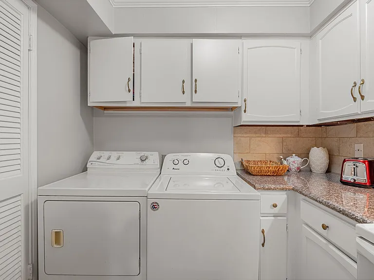 355 N Post Oak Ln #742 — Photo 14