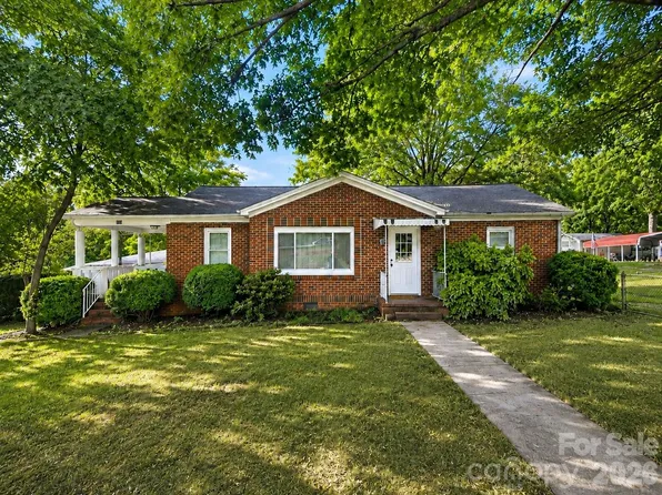 330 W 27th St, Newton, NC 28658