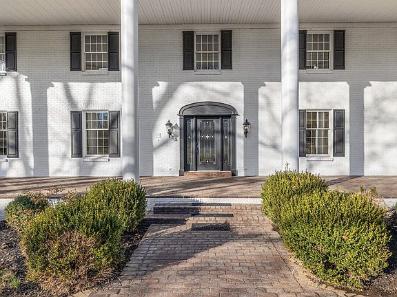 5th image of 2711 Barbados Ln