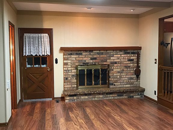 Family room with fireplace 