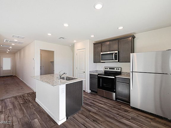 3rd image of 1031 W WEST VIRGINIA Avenue