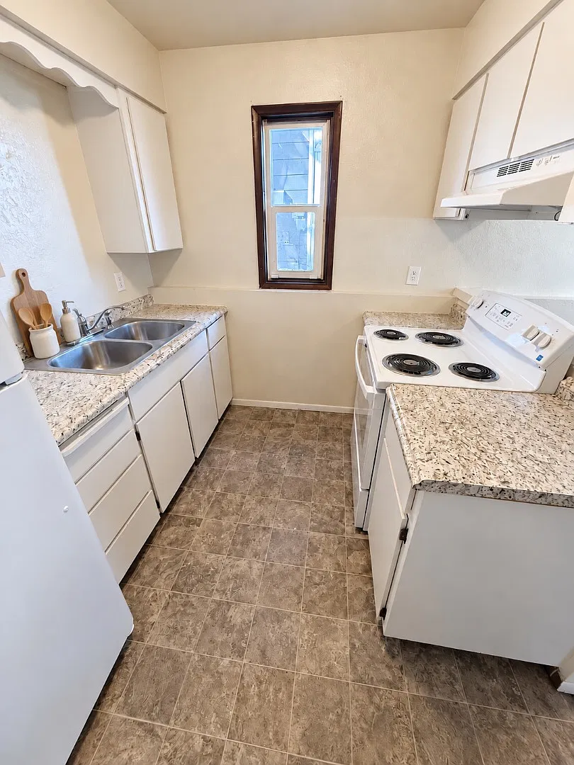 208 E 15th Ave - Apt 01 — Photo 4