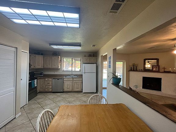 4th image of 1817 Oak Hill Dr