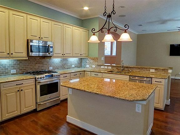 3rd image of 16835 Amelia Island Dr