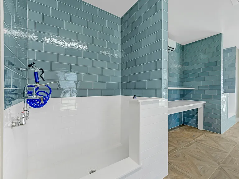 Atlas Bluewood Apartments — Photo 37