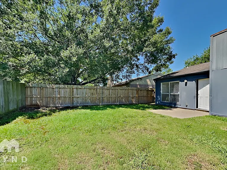 15831 Pryor Dr — Photo 17