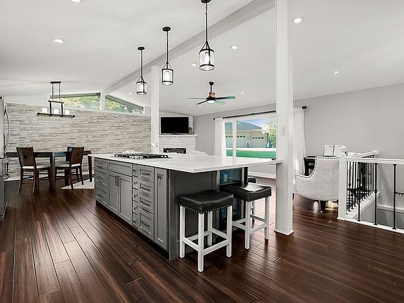 5th image of 250 Arapaho Cir E