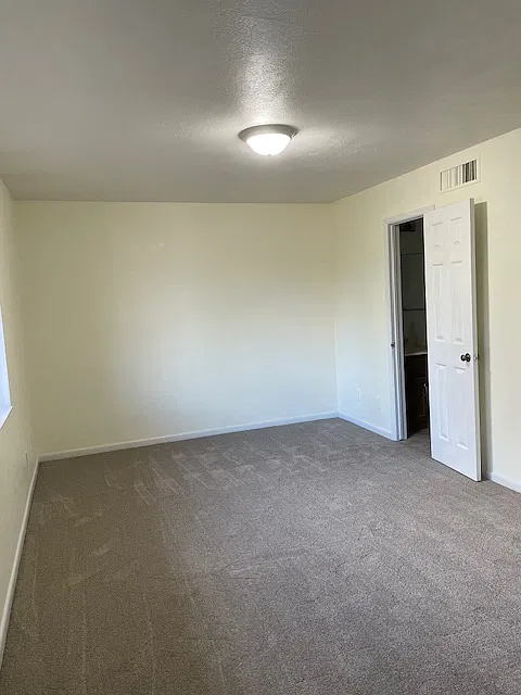 1 bed, 2280 sqft, $795 — Photo 2