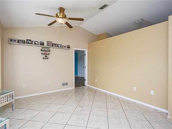 2nd image of 1136 Doncaster Ct