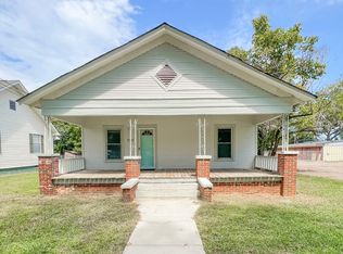 705 W 12th St, Chickamauga, GA 30707
