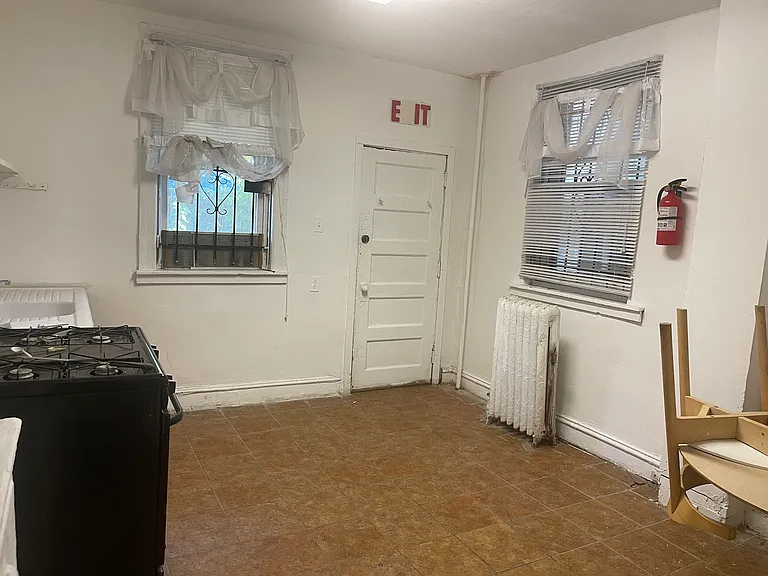 5842 Norfolk St — Photo 9