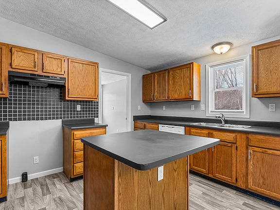 5th image of 2340 E Mosherville Rd