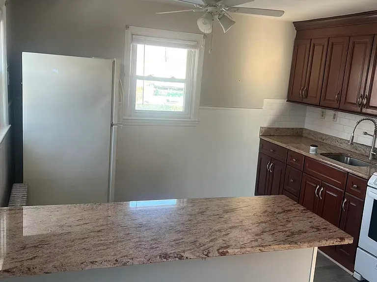 662 Willow Ave #2 — Photo 6