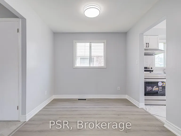 166 Adele Cres — Photo 17