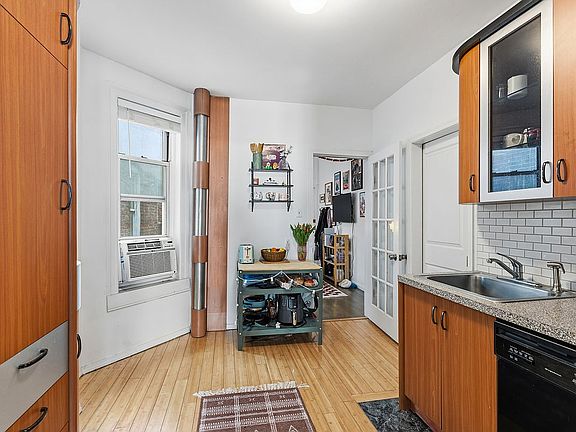 3rd image of 328 E 73rd St APT 5B