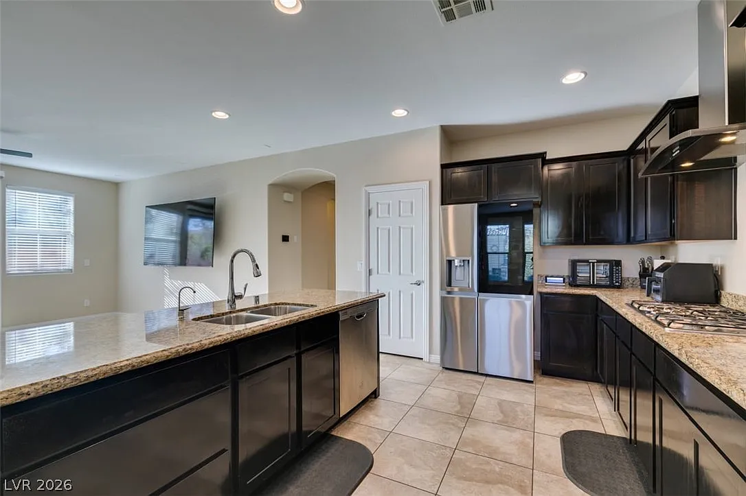4 bed, 2.5 bath, 2630 sqft, $2,900 — Photo 3