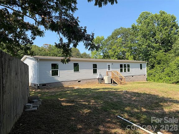 4th image of 1003 Lavender Rd