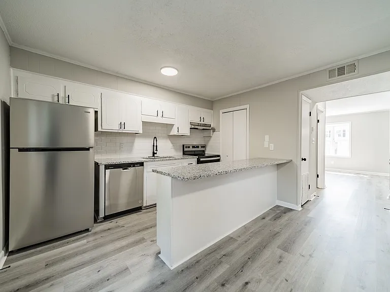 2200 Williamsburg Dr #24 — Photo 9