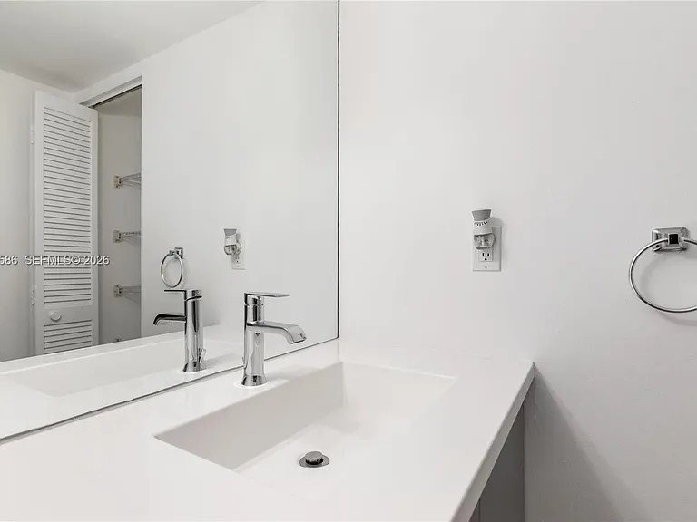 1901 Brickell Ave #B1903 — Photo 4