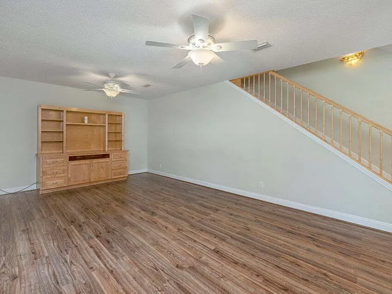 322 Crescent Dr — Photo 9