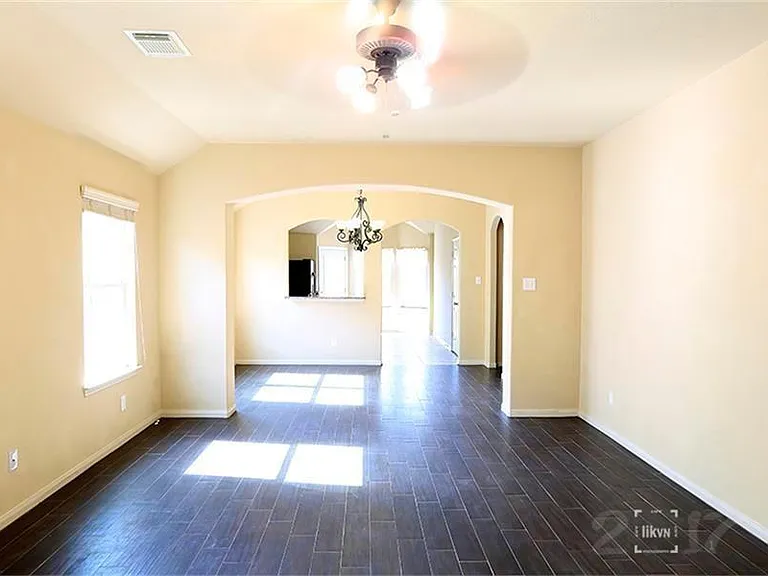 8014 Thorncroft Manor Ln — Photo 2