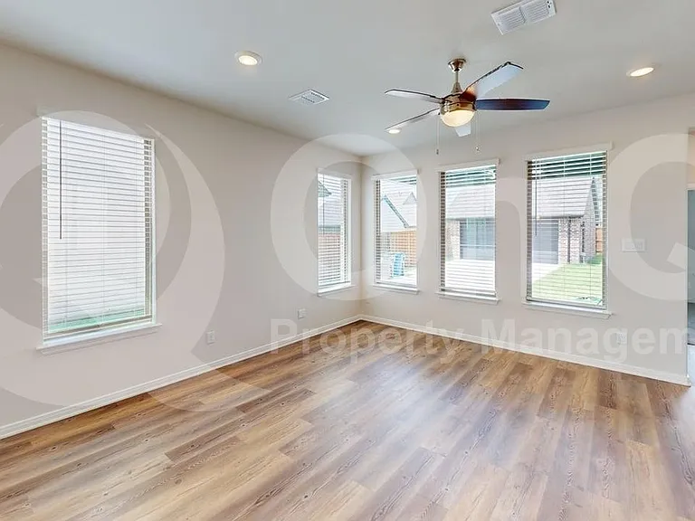 1840 Rosedale Ave — Photo 6