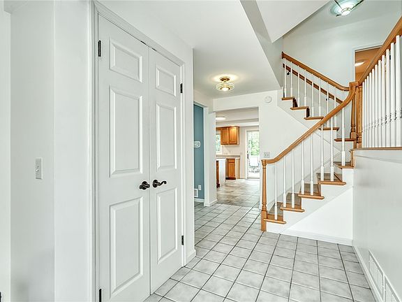 3rd image of 22 Morning Woods Ln
